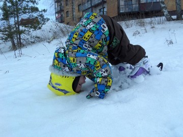 Обучение горным лыжам детей.
